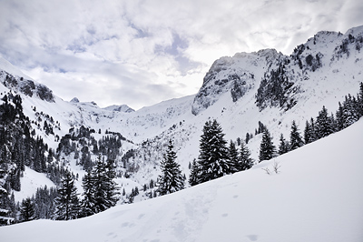 photo montagne alpes belledonne randonnée raquettes ski chalet gleyzin