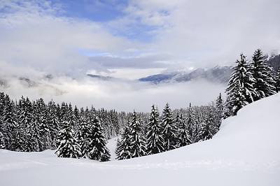 photo montagne alpes belledonne randonnée raquettes ski chalet gleyzin