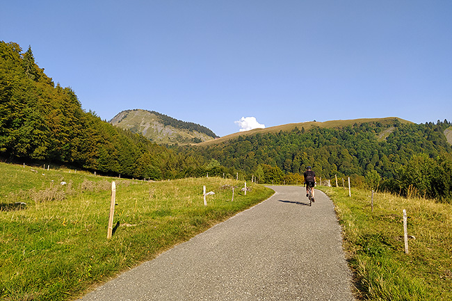 photo montagne alpes vélo savoie aravis albertville ugine col arpettaz