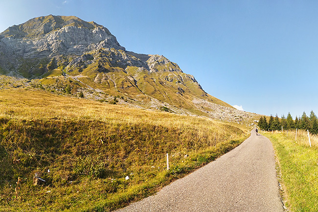 photo montagne alpes vélo savoie aravis albertville ugine col arpettaz