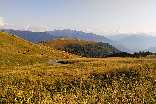 photo montagne alpes vélo savoie aravis albertville ugine col arpettaz