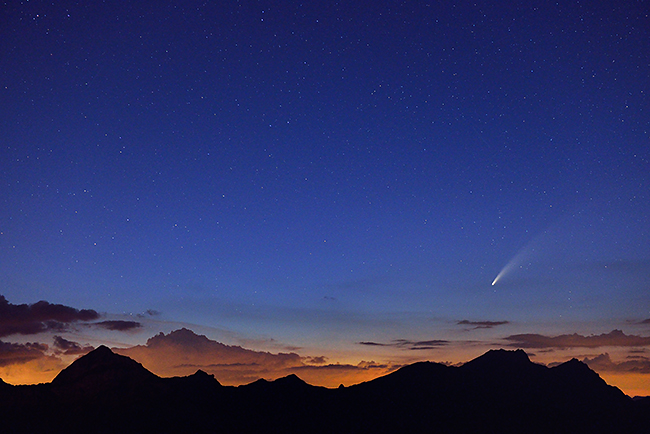 photo montagne alpes beaufortain astrophotographie comete neowise