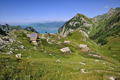 photo montagne alpes randonnée GR5 chalets neuteu