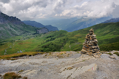 photo montagne alpes randonnée GR5 cairn anterne