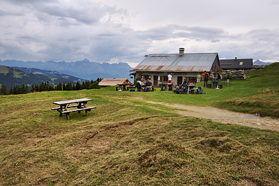 photo montagne alpes randonnée GR5 chalet refuge truc