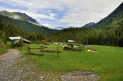 photo montagne alpes randonnée GR5 chalet refuge nant borrant