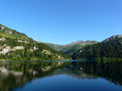 photo montagne alpes randonnée Beaufortain Grand Mont lac de st guerin reflets eau