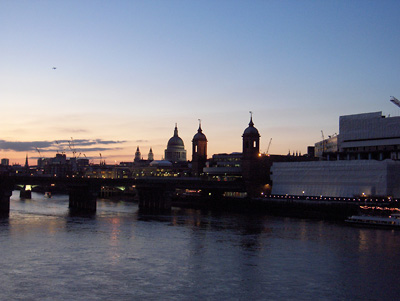 Londres Coucher de soleil dôme de la cathédrale saint paul