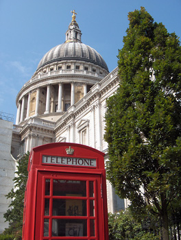 Londres La City cathédrale Saint Paul cabine téléphonique rouge