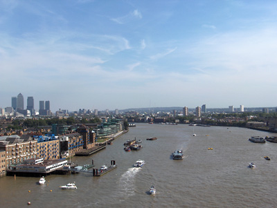 Londres vue du ciel tower bridge canary wharf