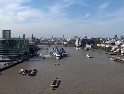 Londres vue du ciel tower bridge tamise saint paul cathedrale