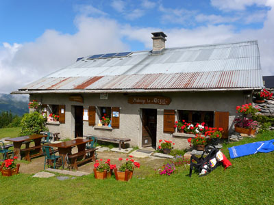 photo montagne alpes randonnée tour du mont blanc tmb kora chalets du Truc