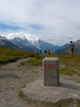 photo montagne alpes randonnée tour du mont blanc tmb kora col de balme frontière france