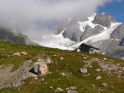 photo montagne alpes randonnée tour du mont blanc tmb kora glacier lee blanche refuge elisabetta