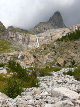 photo montagne alpes randonnée tour du mont blanc tmb kora courmayeur cascade
