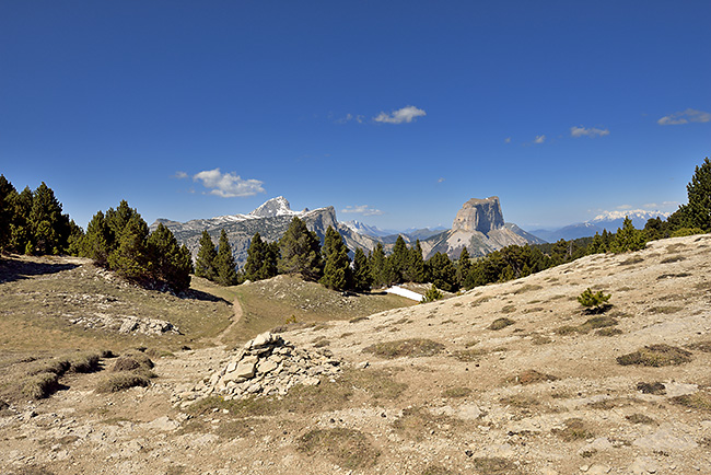photo montagne alpes randonnee rando vercors plateaux refuge cabane chaumailloux mont aiguille