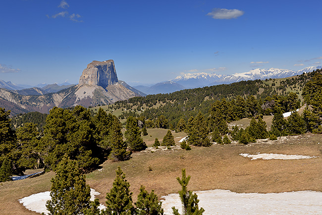 photo montagne alpes randonnee rando vercors plateaux refuge cabane chaumailloux mont aiguille