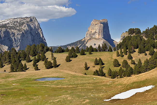 photo montagne alpes randonnee rando vercors plateaux refuge cabane chaumailloux mont aiguille