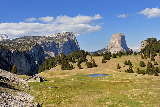 photo montagne alpes randonnee rando vercors plateaux refuge cabane chaumailloux mont aiguille