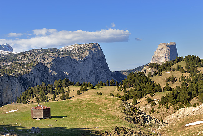 photo montagne alpes randonnee rando vercors plateaux refuge cabane chaumailloux mont aiguille