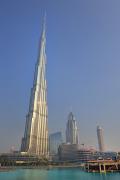 Burj Khalifa, largement plus haute que les gratte-ciels voisins