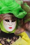 Les regards donnent des expressions différentes aux masques