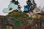 En face de la Demeure du Chaos : la Demeure du Bonheur