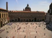 Plazza Maggiore - Le Palazzo dei Banchi vu depuis le Palazzo-d'Accursio