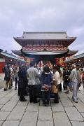 Senso-ji - Encens devant le bâtiment principal