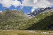 Chalets de la Sassière sur fond de Becca du Lac