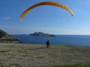 Parapente prêt à décoller