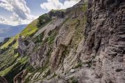 Au coeur de la falaise austère