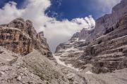 Beau cirque rocheux