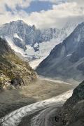 Au fond, les Grandes Jorasses