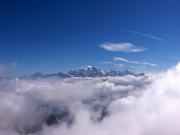 Au sommet, vue sur le Mont Blanc dans les nuages