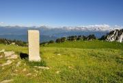 La borne frontière entre la France et la Savoie