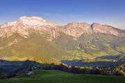 La vallée est encore à l'ombre