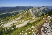 Descente vers un col sans nom, le Moucherotte au fond