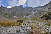 Au pied des falaises