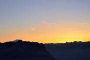 Le ciel s'embrasse derrière le Mont Blanc