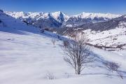 La vue se dégage sur les sommets de l'autre côté de la Tarentaise