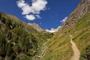 On s'enfonce dans la montagne