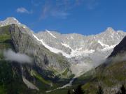 Le glacier de la Neuve vu près de La Fouly