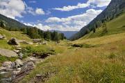 Enfin un peu de verdure dans la montée au refuge Vallanta