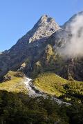 Brumes matines sur les montages du Fiordland National Park