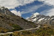 Sentier face au Mont Cook