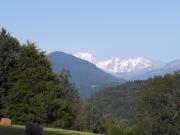 Sommet du Mont Blanc au-dessus des champs