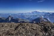 Au sommet, vue au loin sur le Mont Blanc
