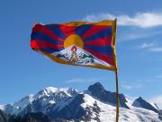 Drapeau tibétain face au Mont Blanc